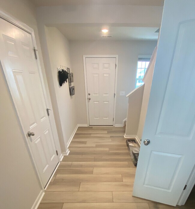 Foto del edificio - 424 Poppleton Dr