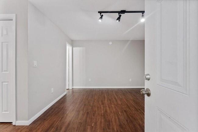 Building Photo - 605 Enid St