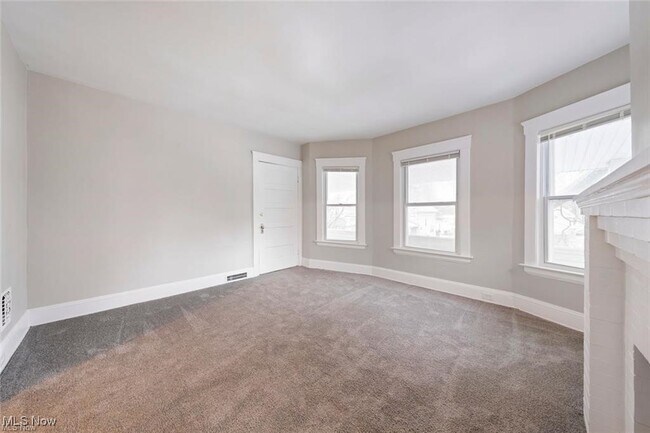 Building Photo - 2016 W 85th St