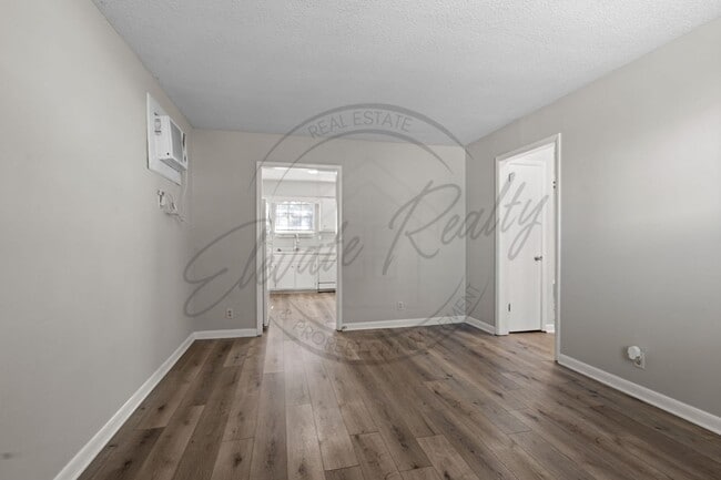 Building Photo - On Special: Two Bedroom Duplex in Hermitage!
