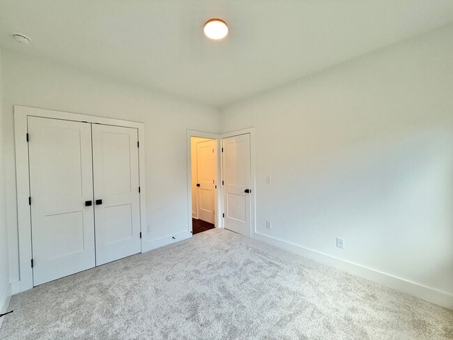 Building Photo - Luxurious New Construction 4BD, 4BA Downto...