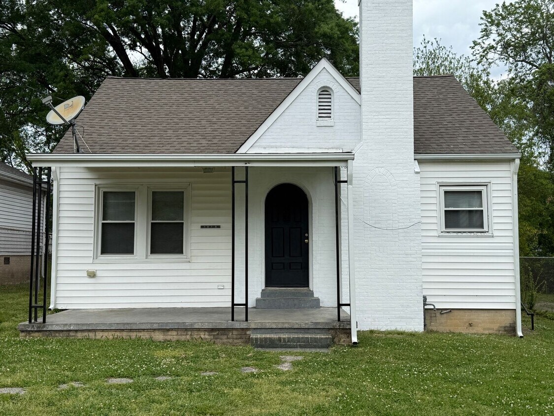 Primary Photo - Three bedroom, 1 bath house in Burlington