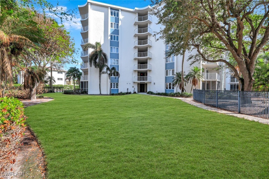 Foto del edificio - 1300 Gulf Shore Blvd N
