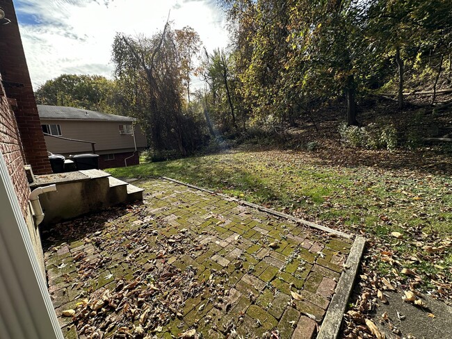 Building Photo - 911 Sleepy Hollow Rd