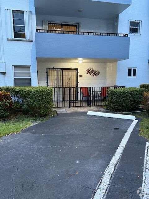 Building Photo - 2496 SW 17th Ave