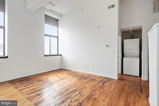 Building Photo - 1217 Spring Garden St