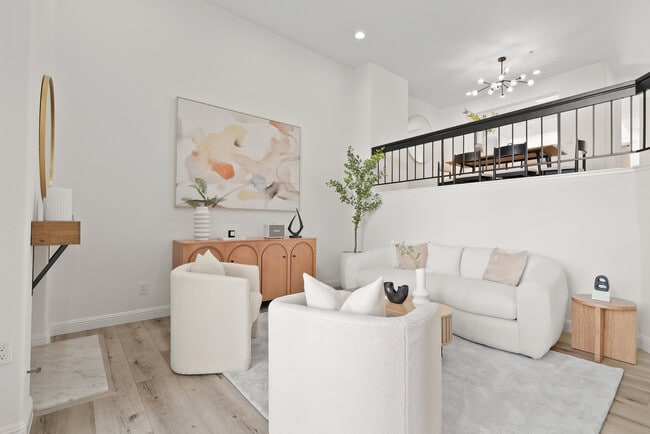 Building Photo - 430 Galleria Dr