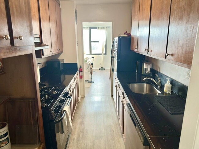 Building Photo - 201 St Pauls Ave