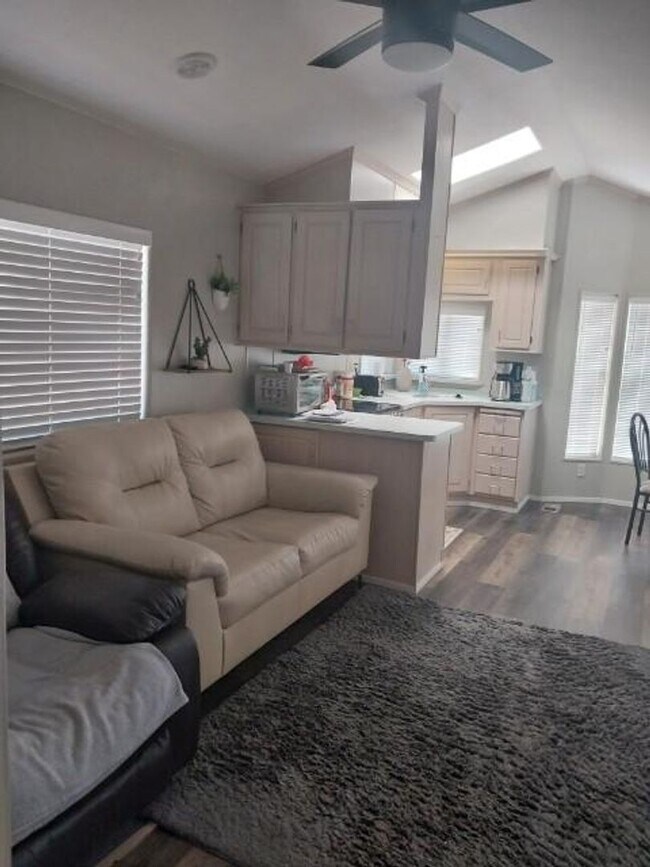 Foto del edificio - 1 bed 1 bath @ Twin Lakes 55+ Community