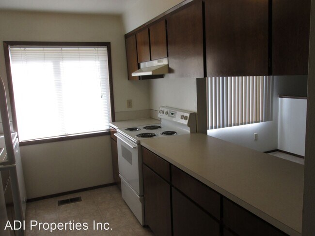 Building Photo - 2 br, 1 bath House - 2425 SE 53rd Ave