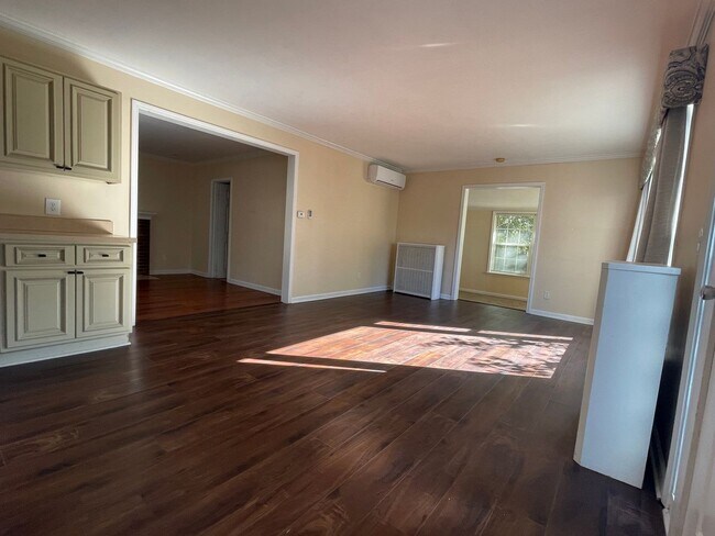 Foto del edificio - Updated 3bed / 3bath farmhouse.  Nice Loca...