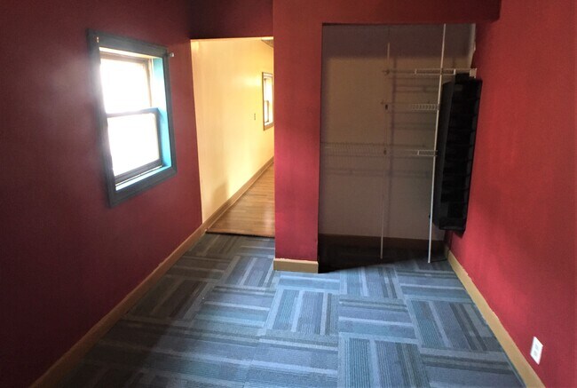 Foto del edificio - 1243 W 32nd St