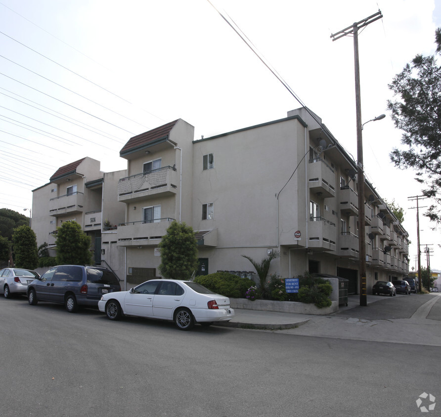 Building Photo - Strohm Apartments