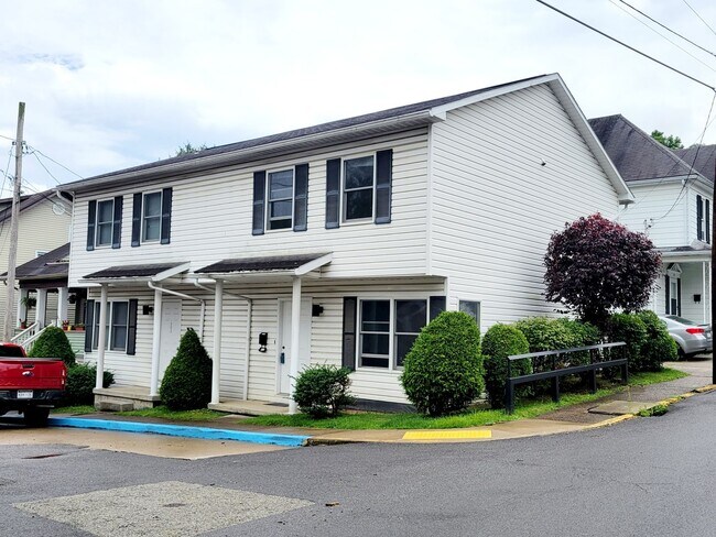 Foto del edificio - 600/602 Brandon St