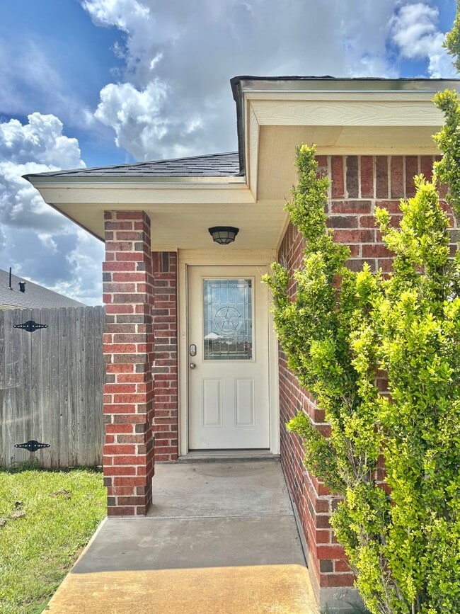 Building Photo - Coming Soon!!! 3 Bedroom Home!!!