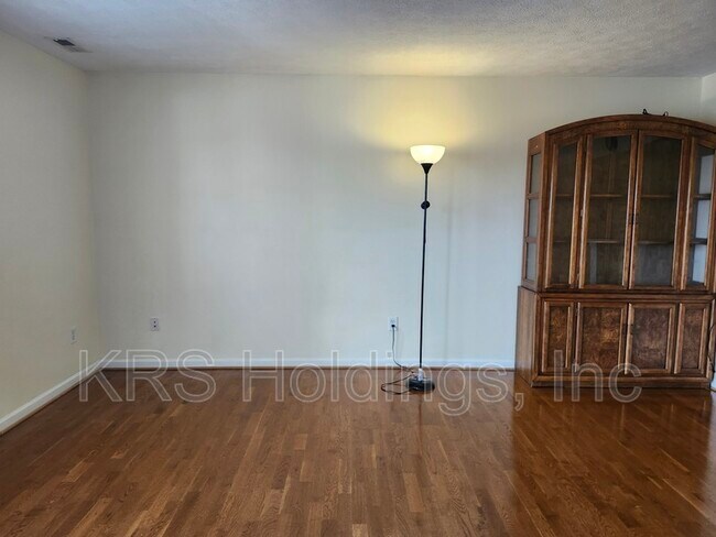 Building Photo - 327 Emerson Ln