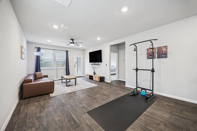 Foto del edificio - 724 Aster Pl