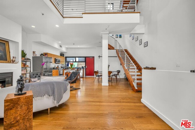 Foto del edificio - 815 Hampton Dr