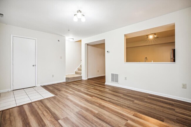 Building Photo - OPEN HOUSE SAT 4/12/25 11:30AM TO 12:30PM ...