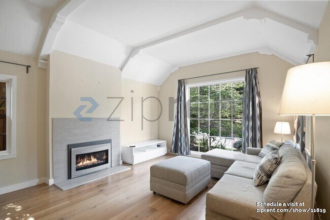 Foto del edificio - 2505 Adeline Dr