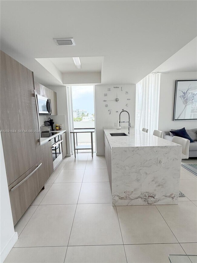 Foto del edificio - 401 N Birch Rd