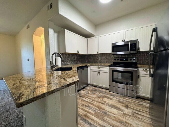 Building Photo - 1631 W Canal Cir