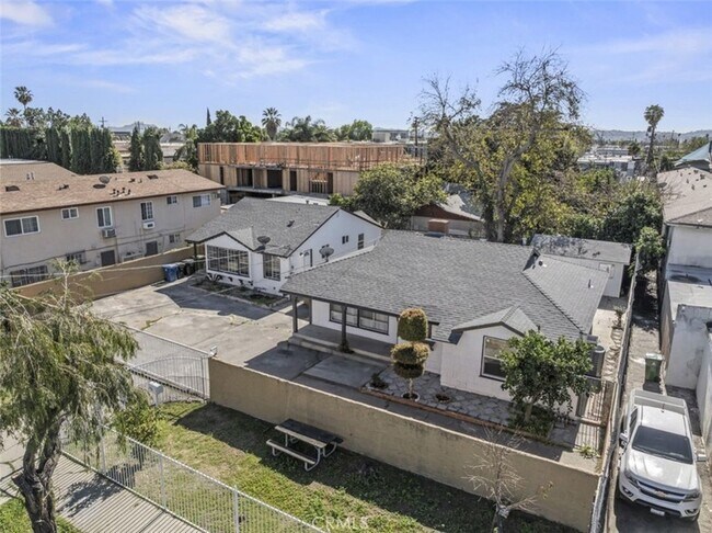 Foto del edificio - 14722 Strathern St