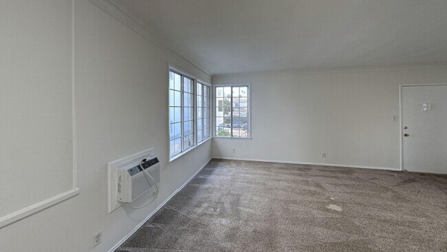 Foto del edificio - 244 S Doheny Dr