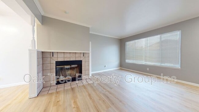 Building Photo - 418 6th St