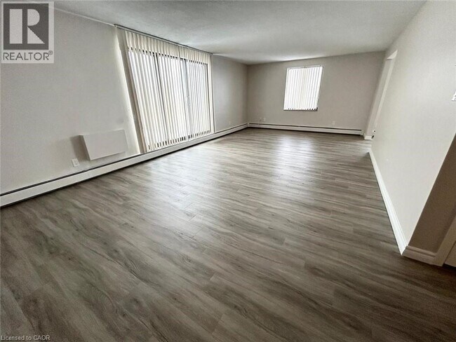 Photo du bâtiment - 75 York St