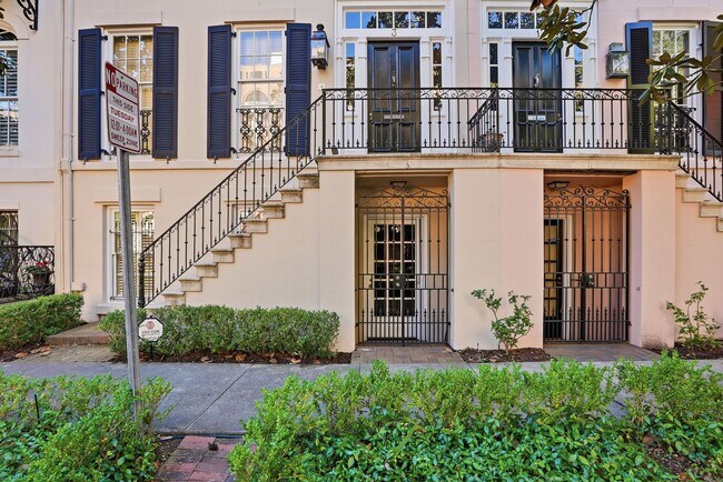 Foto del edificio - 3 BED | 4 BATH | TWO CAR GARAGE | HISTORIC DISTRICT TOWNHOME