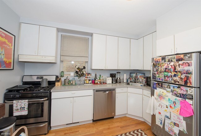 Foto del edificio - 1 br, 1 bath  - 2112 N Hoyne Ave Apt 1F