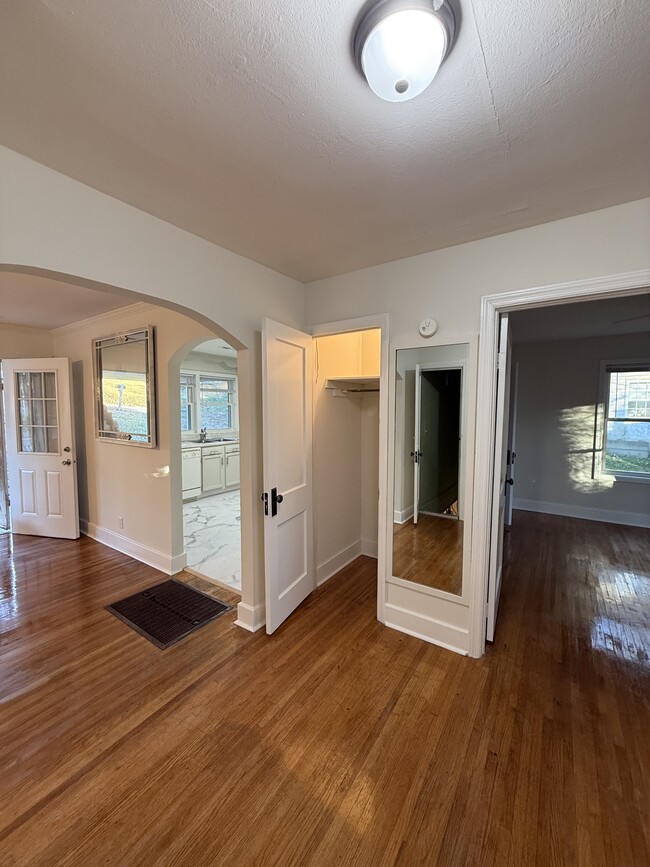 Building Photo - 10074 Central Dr