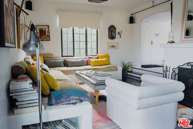 Foto del edificio - 4774 College View Ave