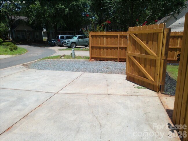 Building Photo - 12716 Cross Dale Dr