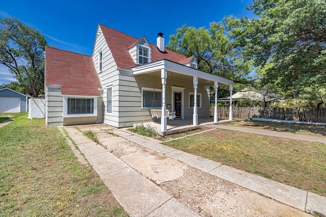 Building Photo - Pre-lease Sumer 2026! Charming 2-Story Home in Tech Terrace!