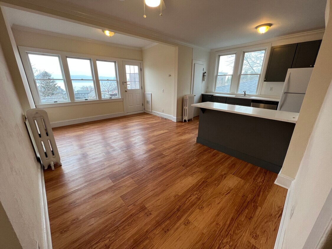 10 S Eckar St Unit Top Floor, Irvington, NY 10533 Apartments in