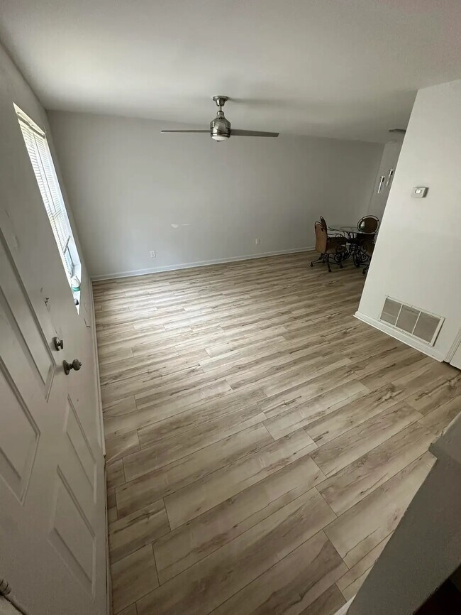 Foto del edificio - 283 Flagstone Way