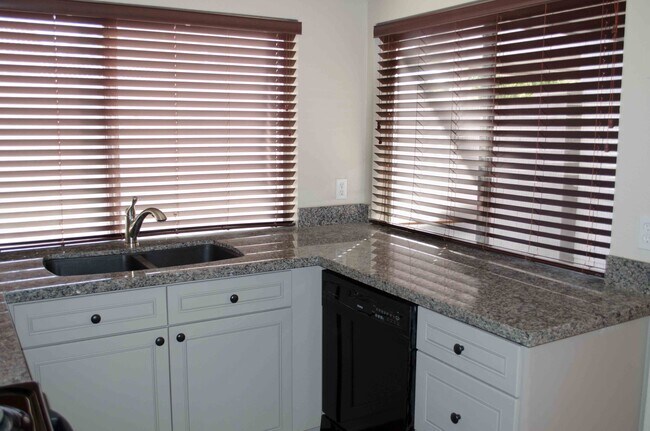 Foto del edificio - 860 N McQueen Rd