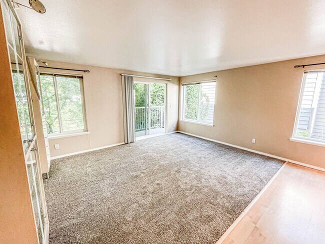 Building Photo - $250 off First Full Months Rent!2 bedroom,...
