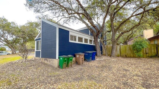 Foto del edificio - 7100 Woodhue Ct