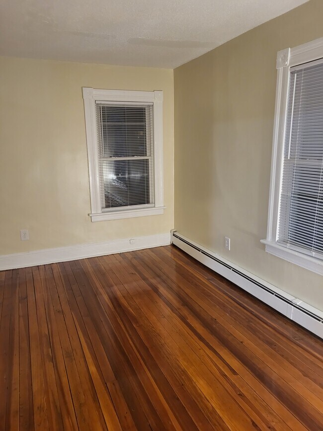 bedroom - 180 Curtis St
