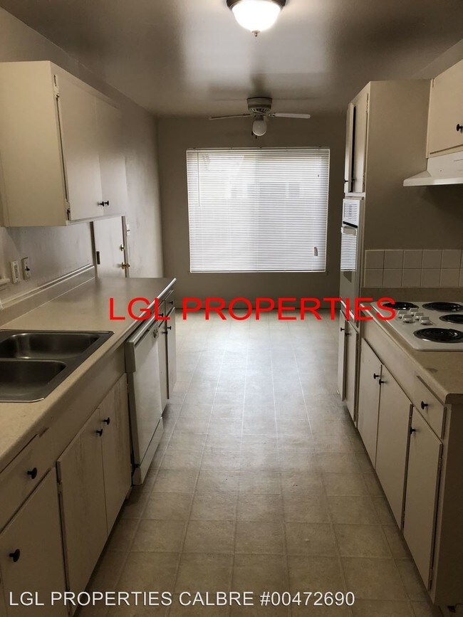 Foto del edificio - 7425 Candlewood Way