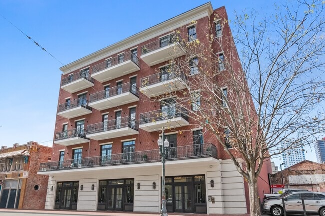 Building Photo - 731 Saint Charles Ave