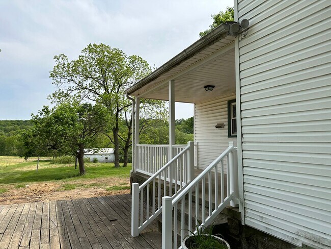 Building Photo - Pine Grove 3 bedroom 1 bath home