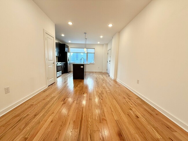 Foto del edificio - Spacious Bi-Level 2-Bedroom in N5 Flats