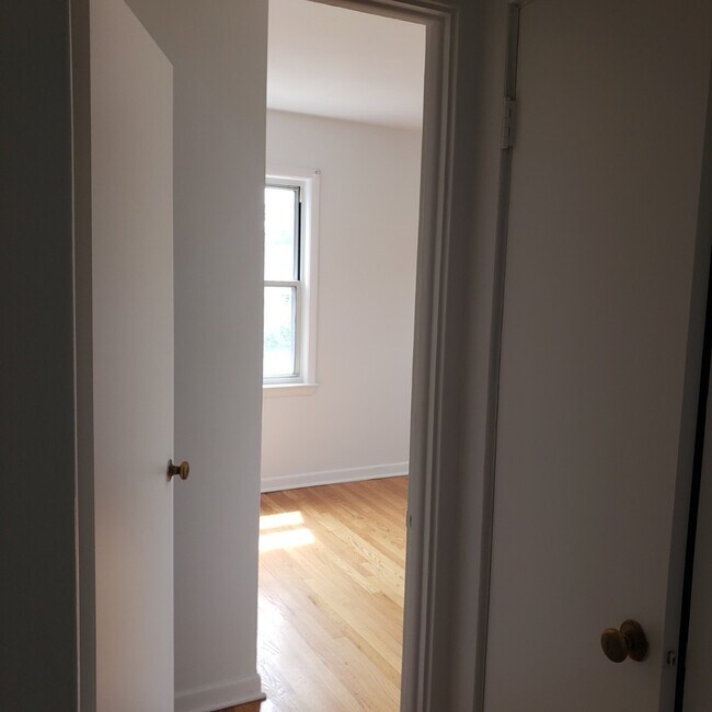 Foto del edificio - 4851 Greenleaf St