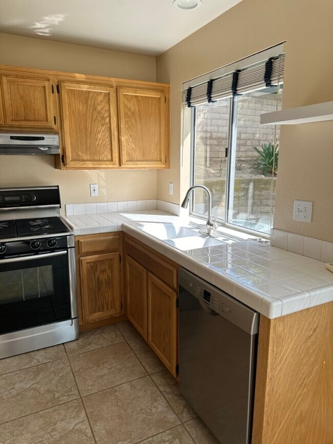 Kitchen - 1147 Knottingham St