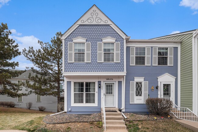 3 Bedroom 2 Bathroom End Unit Townhome! - 3 Bedroom 2 Bathroom End Unit Townhome!