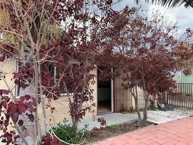 Primary Photo - 835 W Poplar St